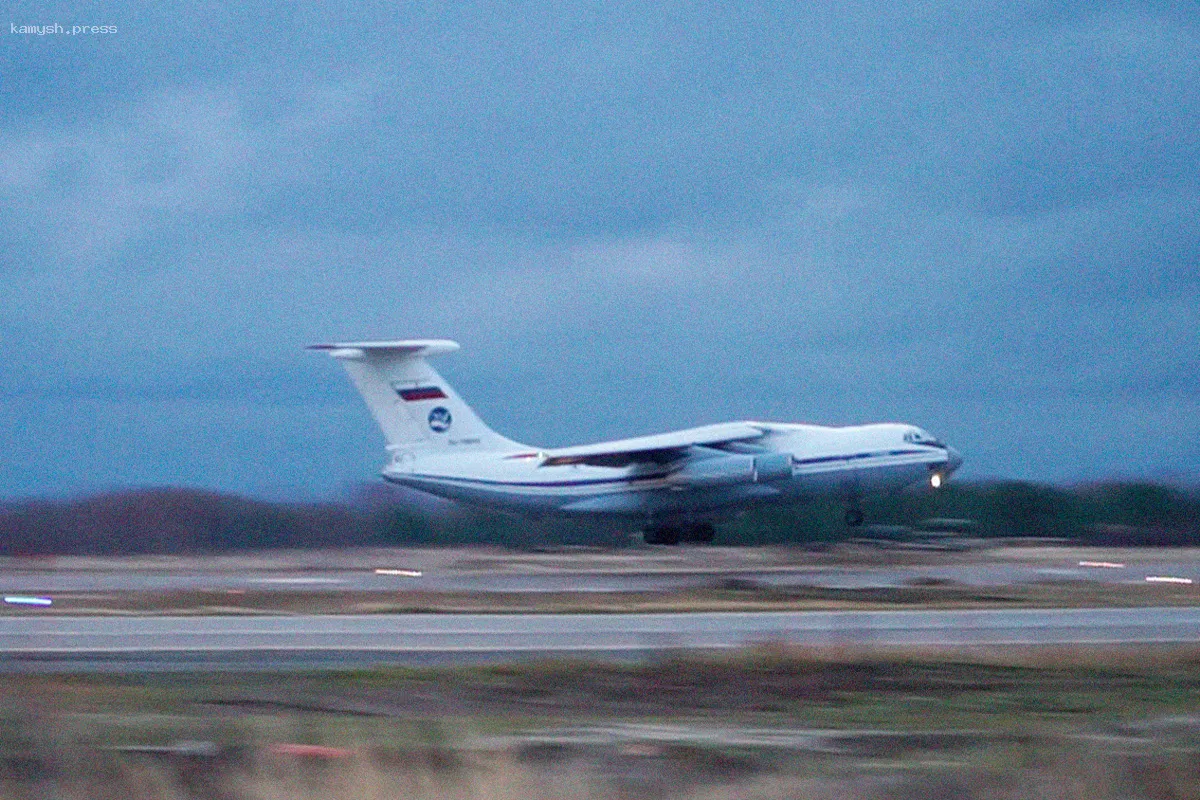 Ил-76 МЧС провел эвакуацию троих пострадавших после инцидента в строительном магазине в Чечне