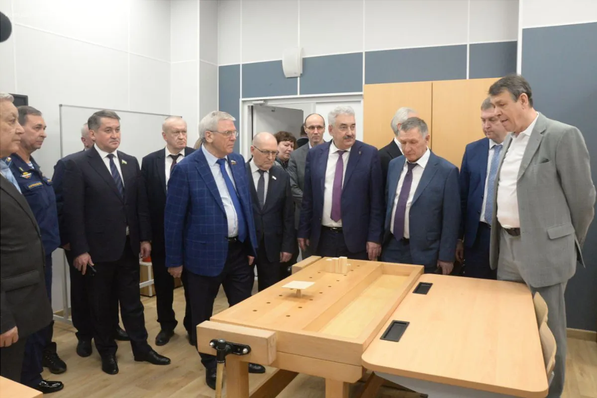 Председатель Госсовета Чувашии Леонид Черкесов посетил Ульяновское суворовское училище