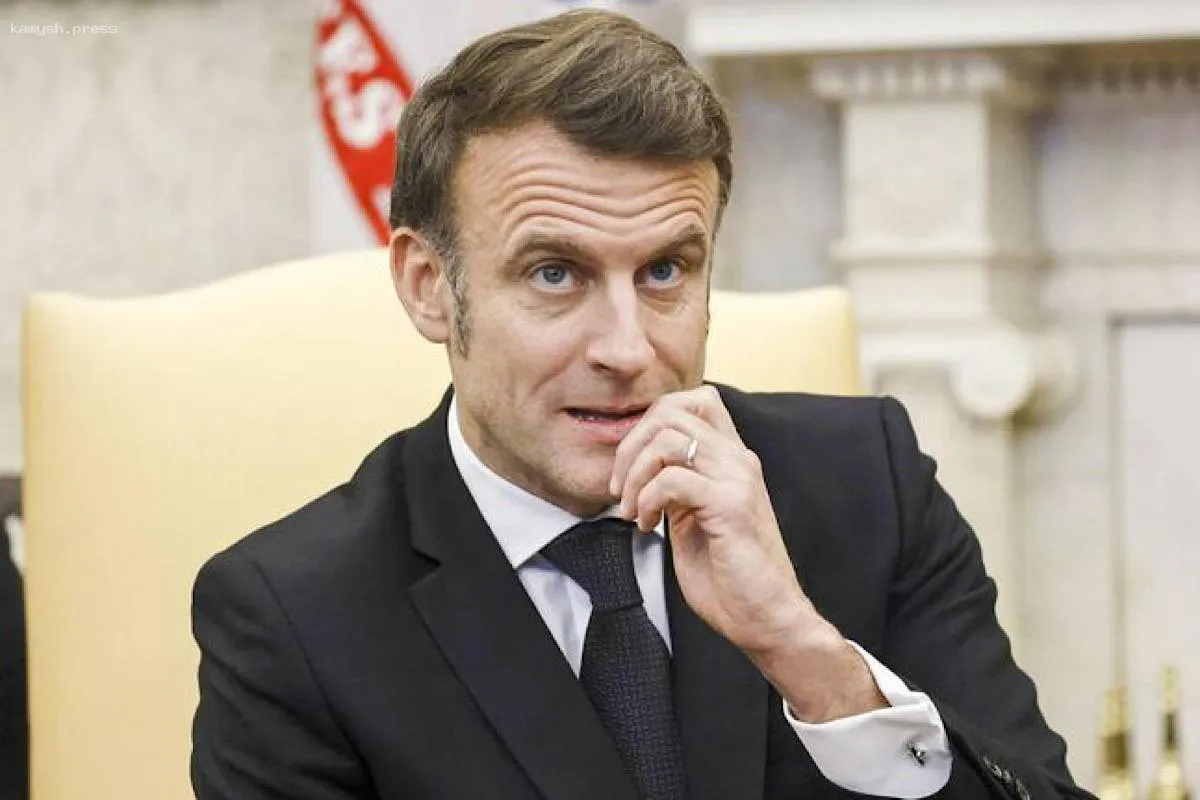 «Макрон - мошенник, он должен уйти!»: во Франции требуют отставки президента