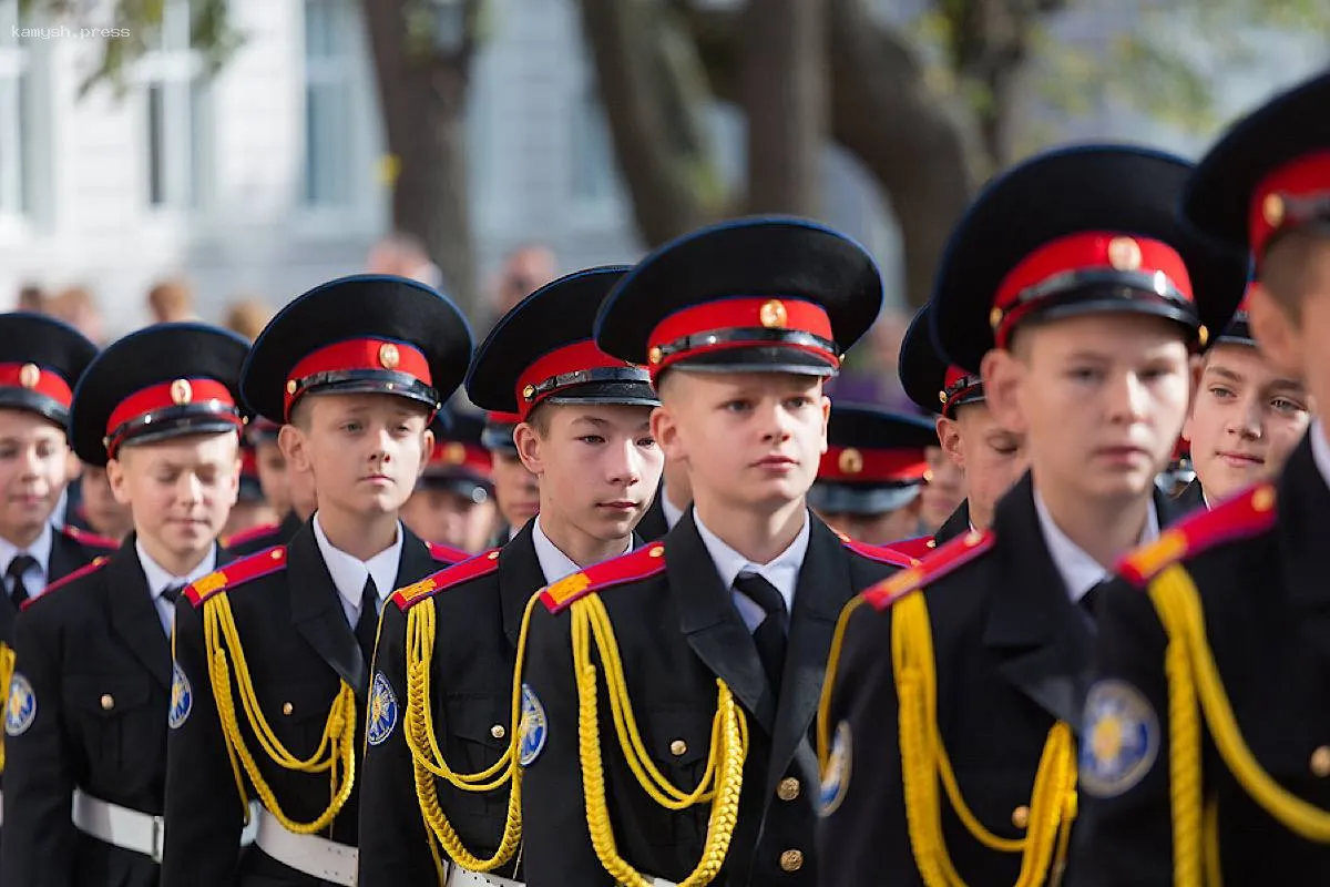 Санкт-Петербург активизирует патриотическое воспитание: депутаты ЗакСа поддержали изменения о служении Родине и защите исторической правды