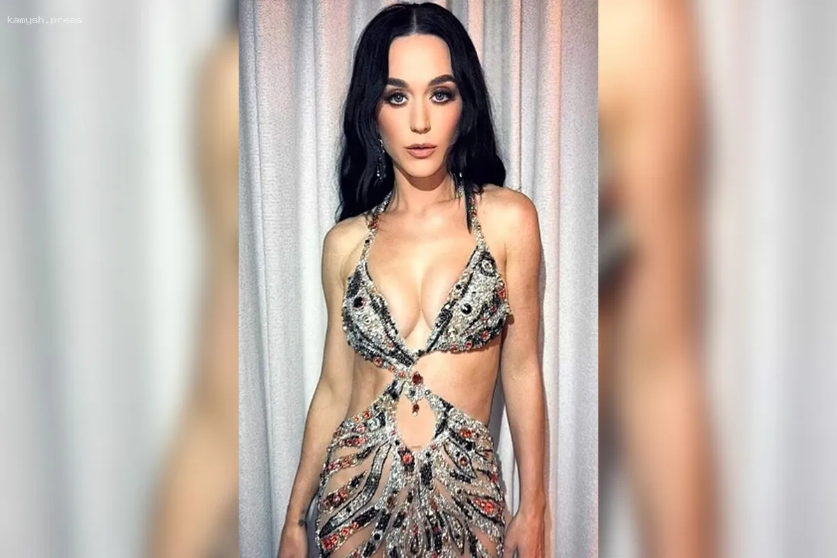 40-летняя Кэти Перри удивила поклонников смелым нарядом и грациозной фигурой