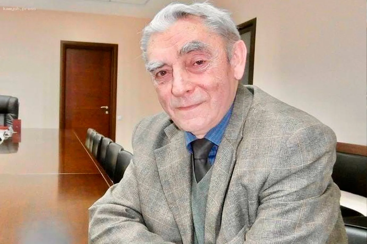 Мэр Чебоксар Владимир Доброхотов поздравил с 90-летием Почетного гражданина, Заслуженного строителя РСФСР Евгения Тертышного