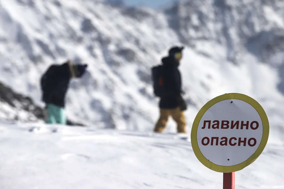 МЧС предупредило о риске лавин в горных районах Тувы