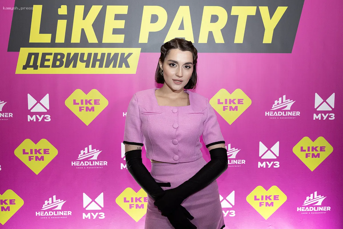 Исполнительница Mona поделилась своими страхами по поводу беременности от блогера Джарахова