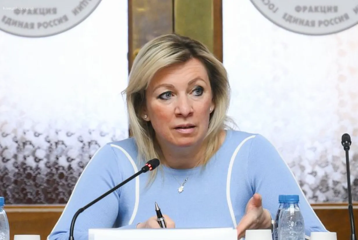 Захарова раскритиковала визит канадского посла на Пискаревское кладбище