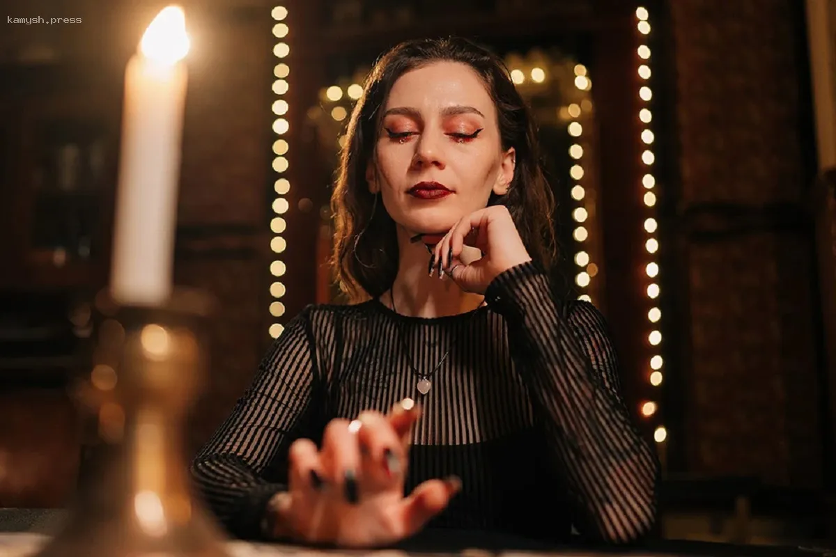 Около 43% граждан России доверяют магам и экстрасенсам