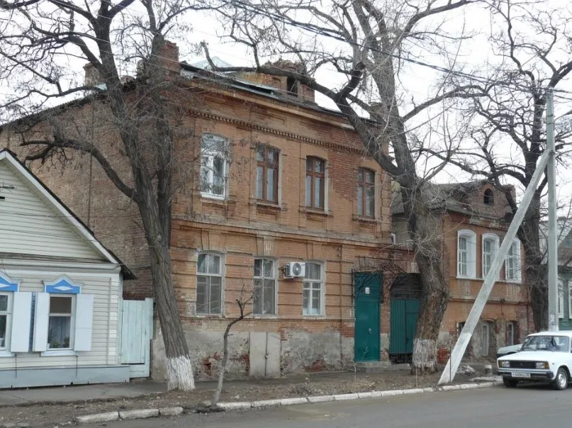 В Астрахани несколько исторических зданий лишились статуса памятников