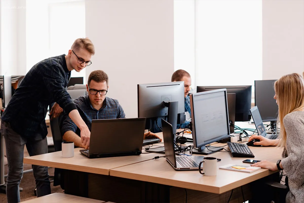 Юрист сообщил о новом обязательстве работодателей по выплатам за наставничество с 1 марта