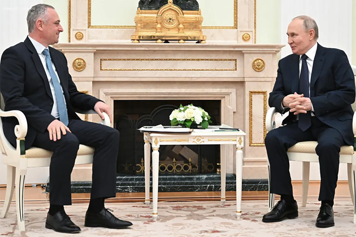 Путин поздравил Гунбу с успешным завершением выборов президента Абхазии