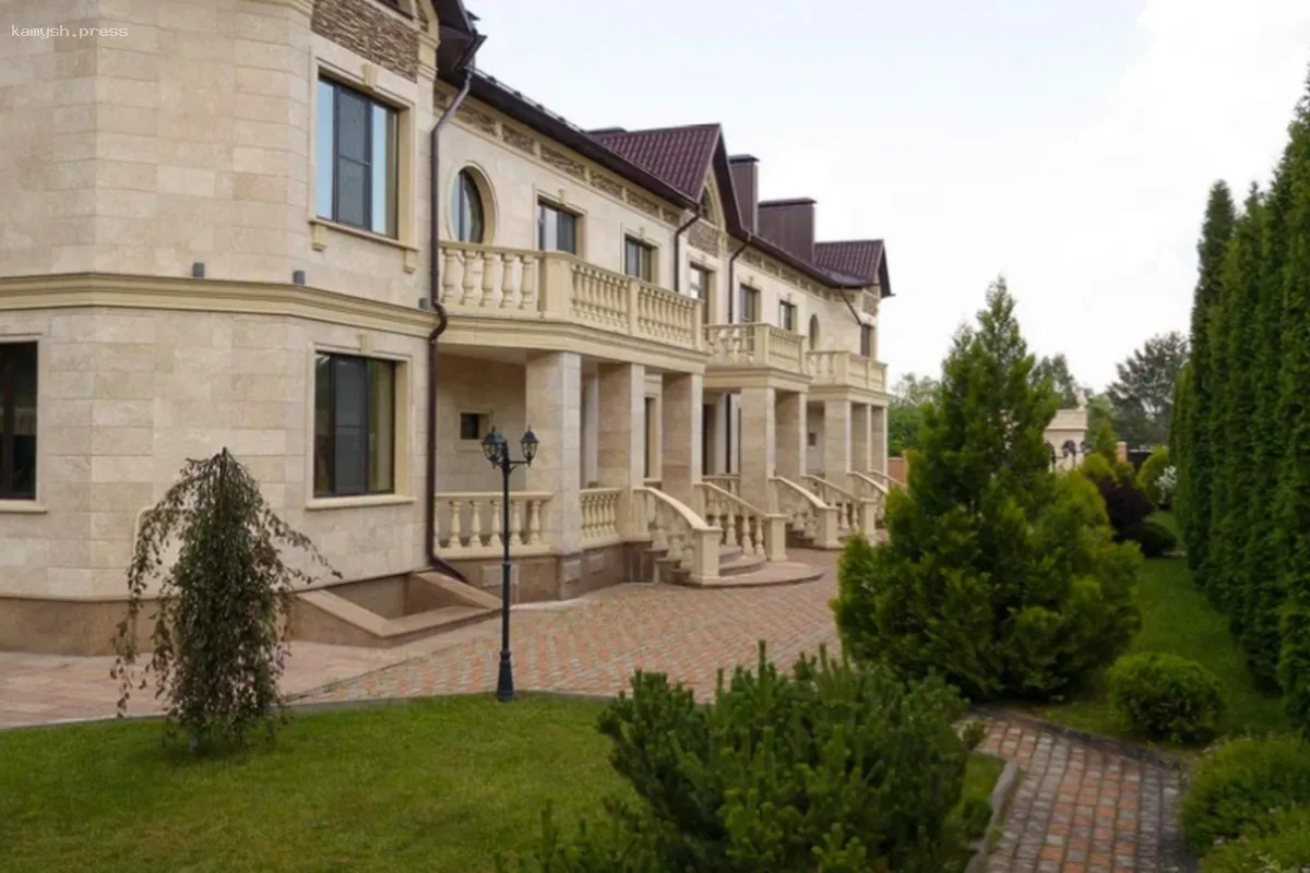 В Калужской области выставили на продажу замок за 360 миллионов рублей