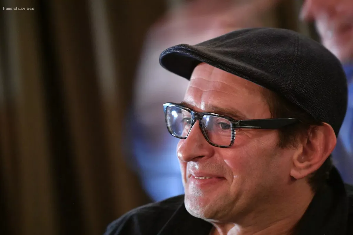 Хабенский обсудил перспективы для артистов, вернувшихся в Россию