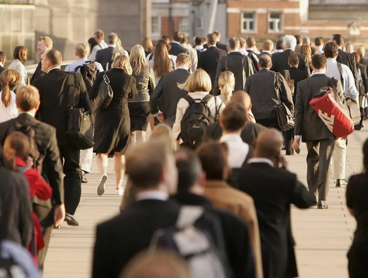 Эксперт Зубец: Средний класс в России начинается с семейных доходов от 200 тысяч рублей