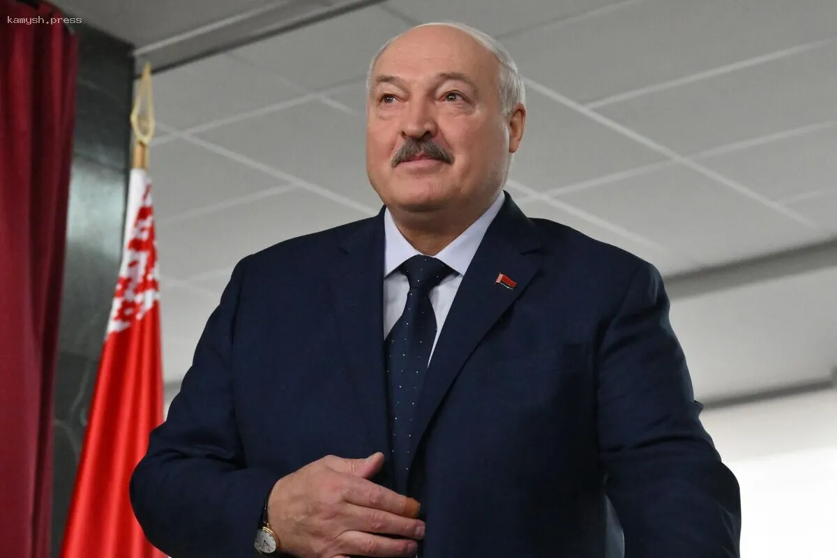 Лукашенко сообщил о засекреченных звонках из Киева Путину