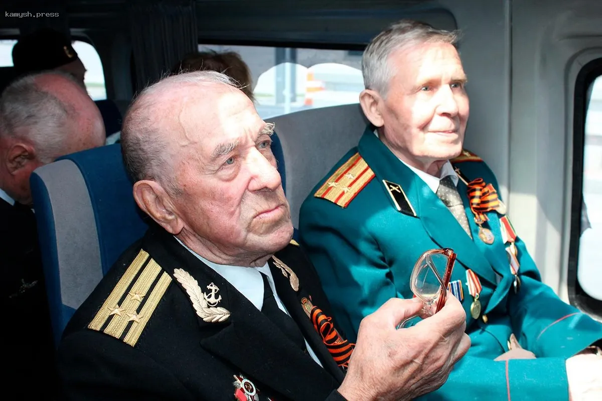 Губернатор Андрей Воробьев отметил 99-летие ветерана ВОВ Алексея Орлова