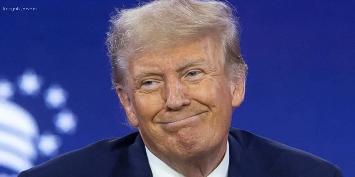 СМИ указали на двух человек в окружении Трампа, которые повлияли на его позицию по РФ