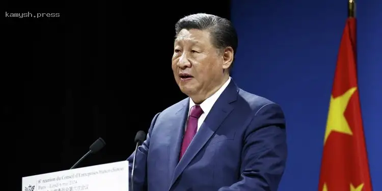 Си Цзиньпин намерен провести трехсторонний саммит с Путиным и Трампом – СМИ