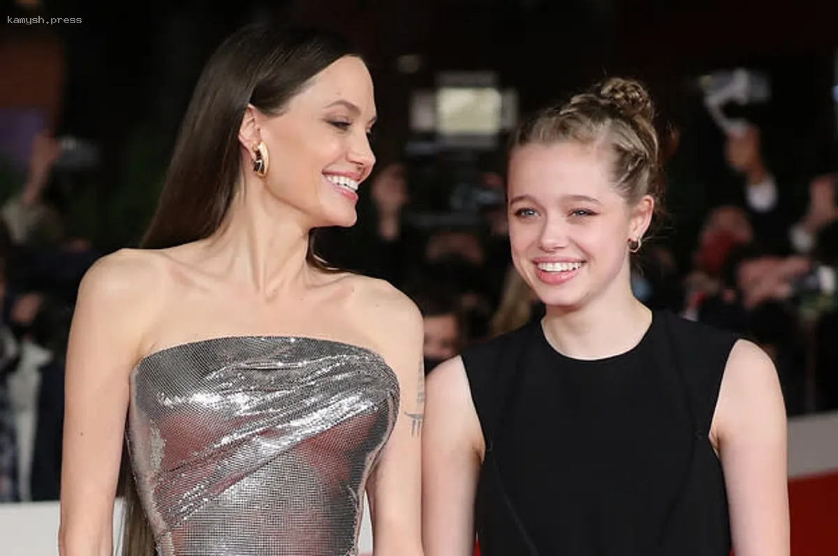 Шайло, дочь Анджелины Джоли, продемонстрировала обновленный стиль на публике