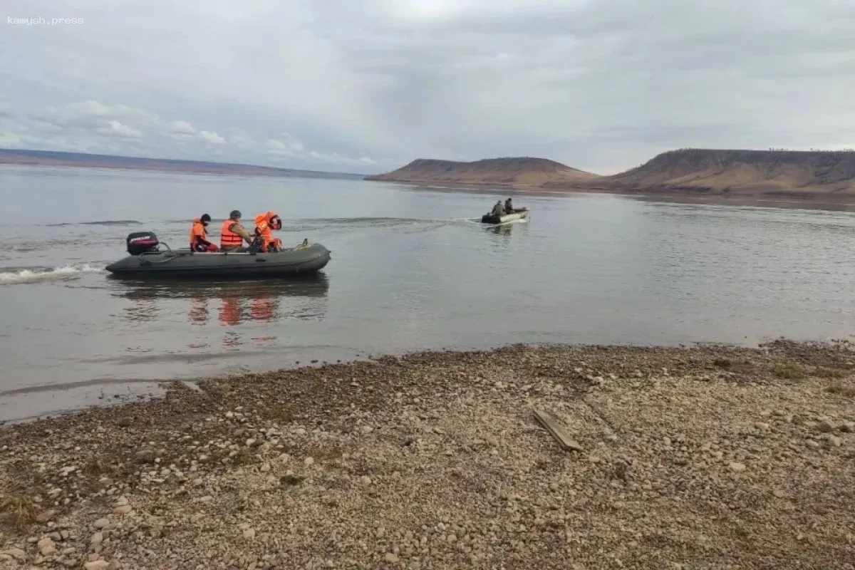 В Коми продолжаются поиски трех утонувших рыбаков и мальчика