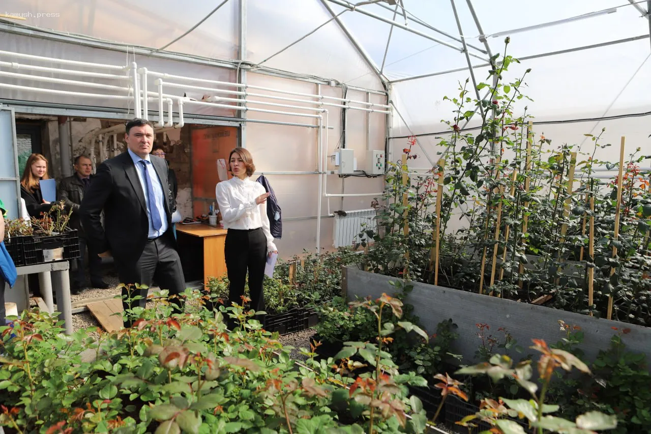 Мэр Иркутска Руслан Болотов: Свыше 400 тысяч цветов однолетней рассады высадят в городе к началу лета