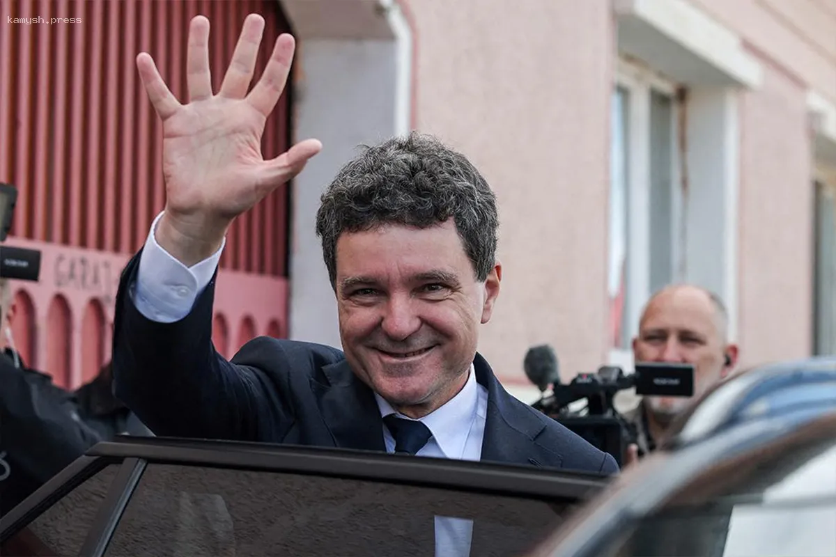 Мэр Бухареста одержал победу на президентских выборах Румынии