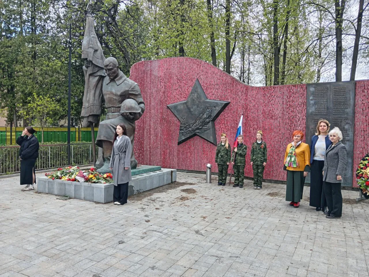 В поселке Зверосовхоза Городского округа Пушкинский прошел памятный митинг, посвященный 80-летию Победы