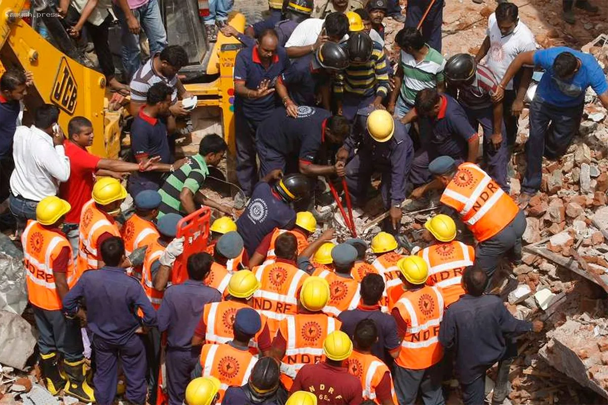 В Нью-Дели в результате обрушения здания погибли 11 человек, еще пятеро получили травмы
