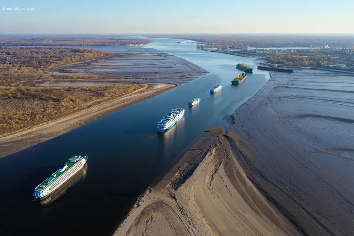 Из-за маловодья в крупнейших реках России корректируют круизные маршруты