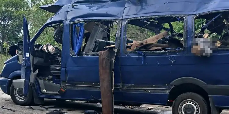 Зеленский высказался о нападении РФ на эвакуационный автобус в Сумской области (ВИДЕО)