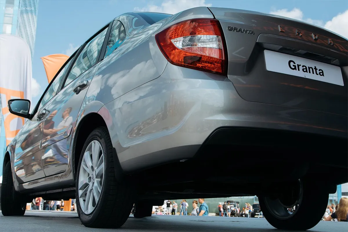 АвтоВАЗ временно приостановит выпуск Lada Granta
