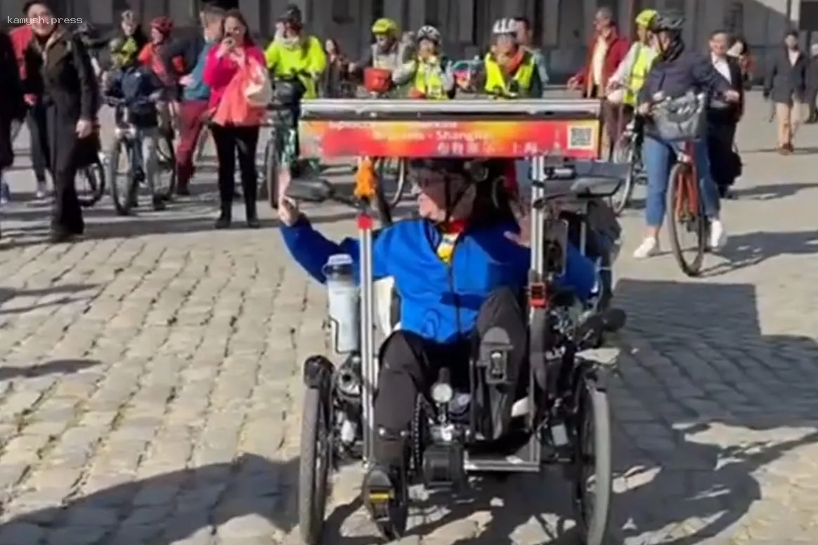 Бельгийский велогонщик Бруир отправился в Шанхай с остановкой в Москве для встречи 9 мая