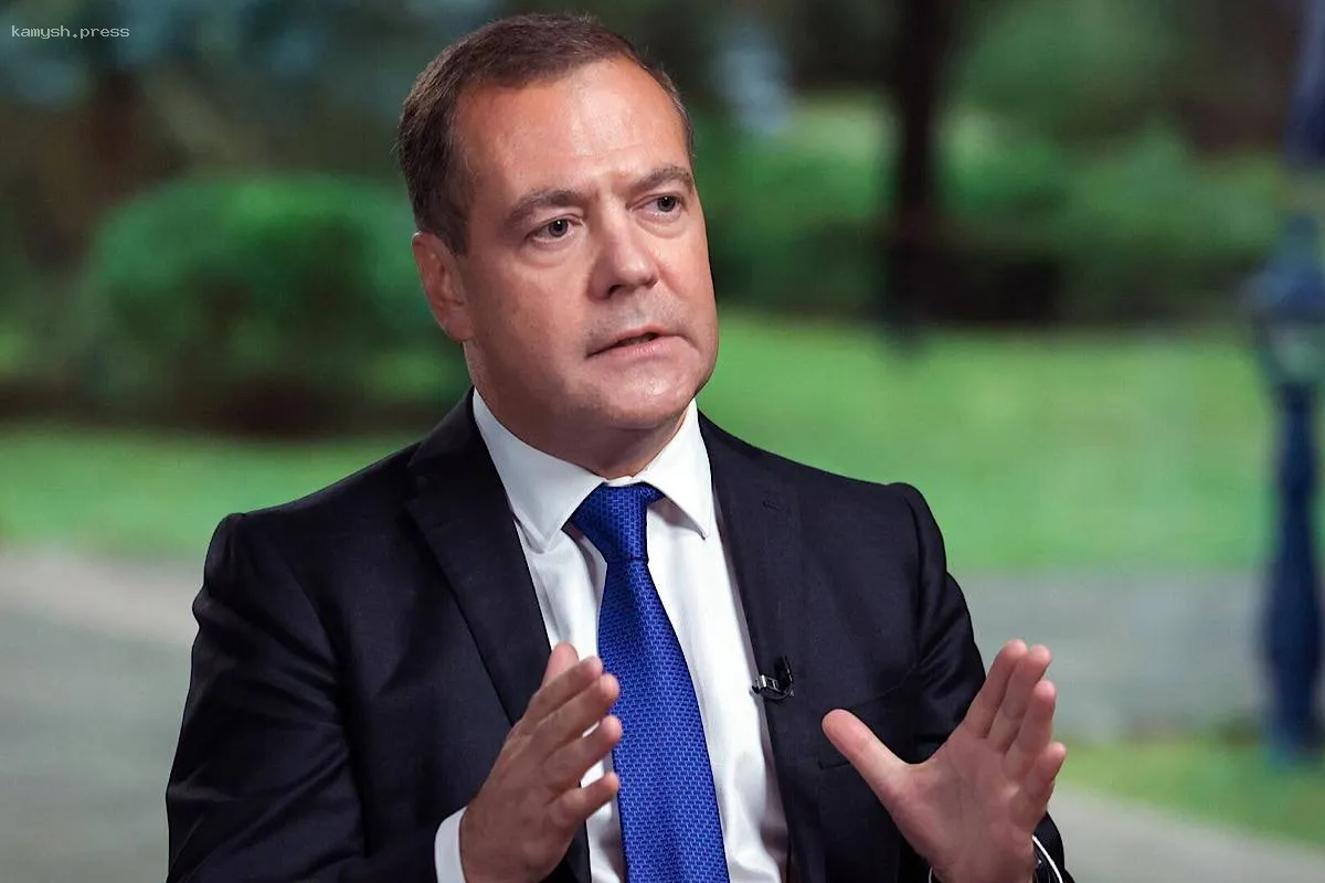 Медведев утверждает, что Трамп «разрушил» Киев, заставив его расплачиваться ресурсами