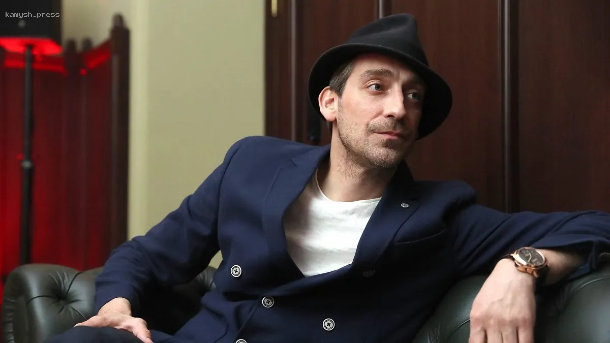 Актёр «Вампиров средней полосы» появился на мероприятии с беременной женой