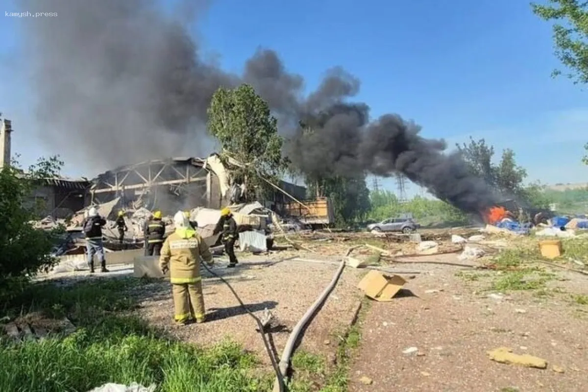 Три человека получили травмы в результате взрыва на заводе в Башкирии