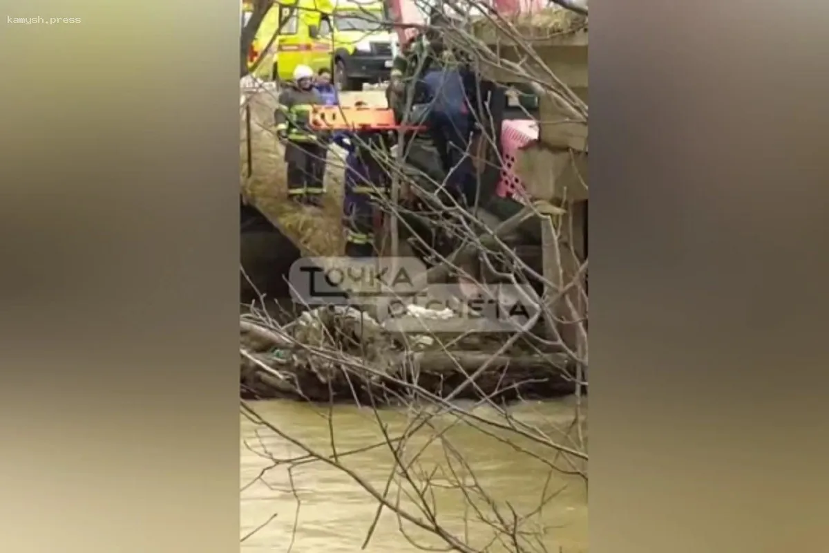 На Сахалине произошел обвал моста, один человек пострадал