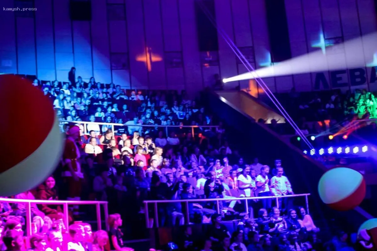 В Луганске начинается новое цирковое представление с фонтанами