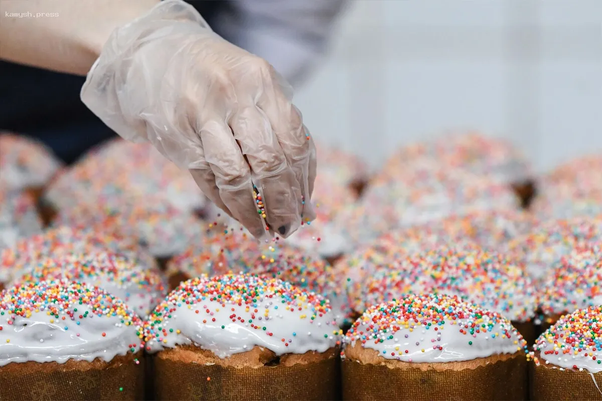 Волонтеры из Новосибирска направят сотни пасхальных куличей для раненых бойцов