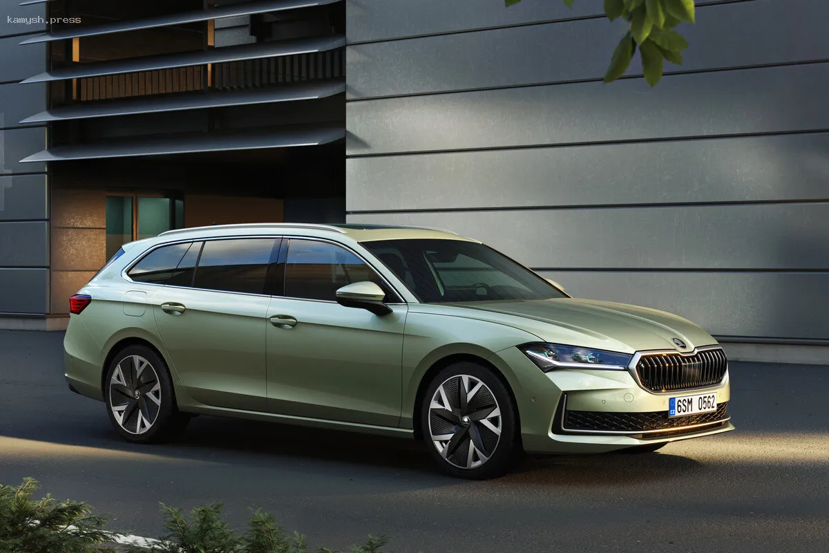 В России возобновлены продажи Skoda Superb 2025 по цене от 4,25 млн рублей