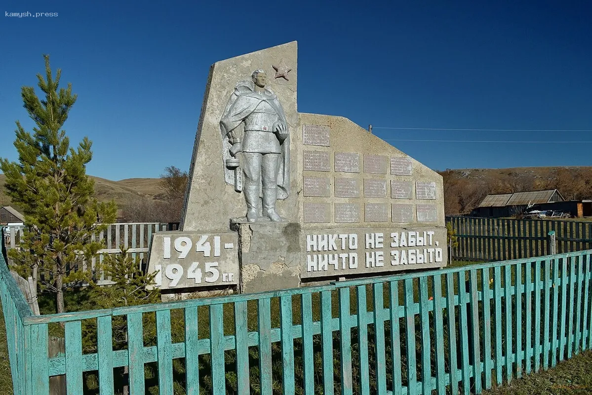 Военные саперы восстанавливают памятники в честь героев войны в Курской области