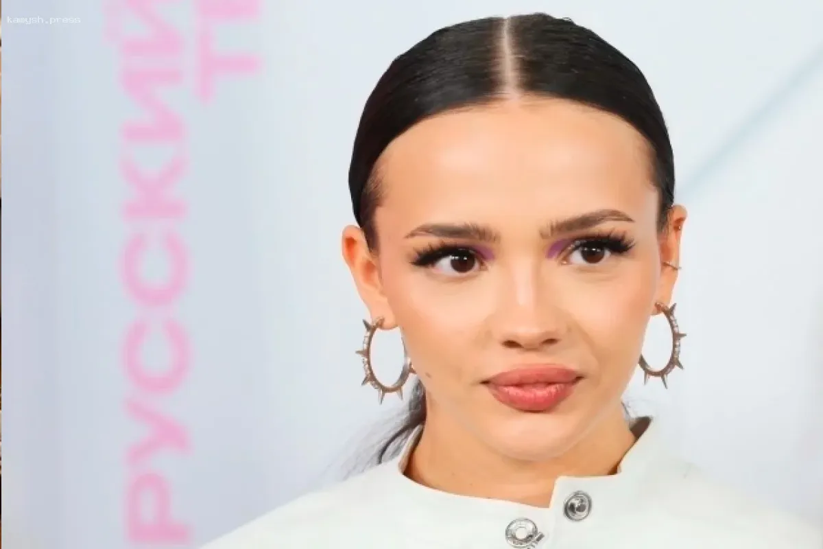 Валя Карнавал была зачислена в московский университет без экзаменов, что вызвало общественное негодование