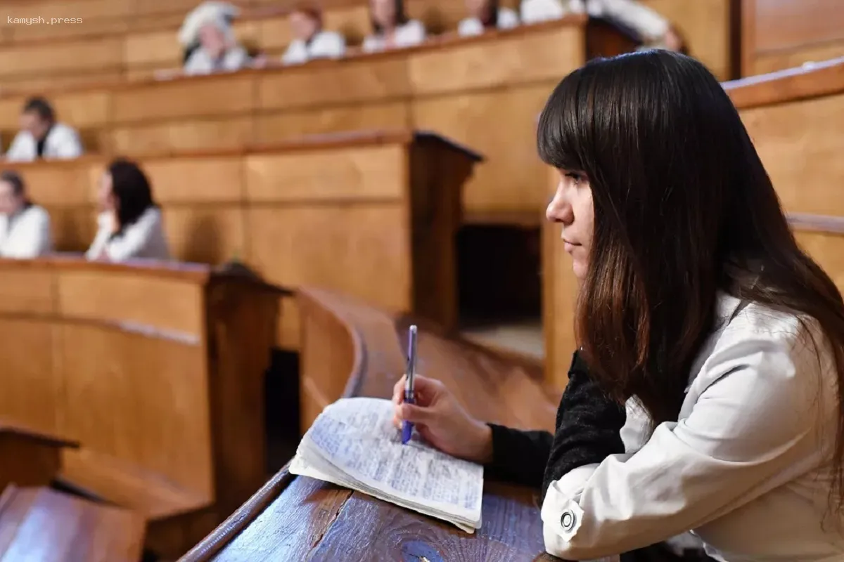 В вузах Новосибирска увеличилось число мест с бюджетным финансированием