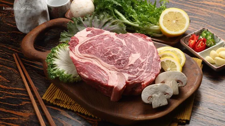 Невролог предупреждает о связи переработанного мяса и деменции