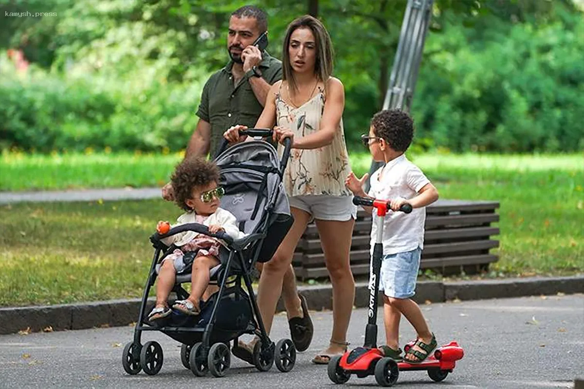 В Госдуме предложили уменьшить рабочую неделю для матерей и отцов-одиночек