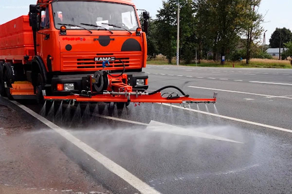 В Туле круглосуточно работают 90 единиц специальной техники для уборки улиц