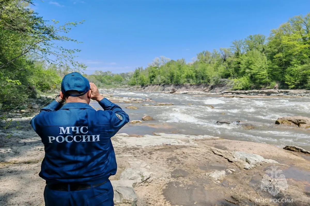 Спасатели Краснодарского края присоединились к поискам мальчика, упавшего в реку в Адыгее