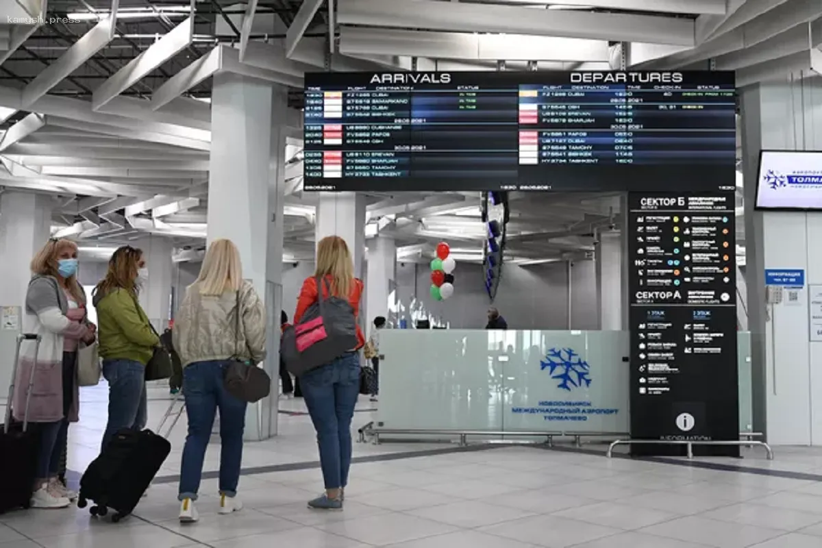В аэропорту Толмачево в Новосибирске снова задержаны десять рейсов на прибытие