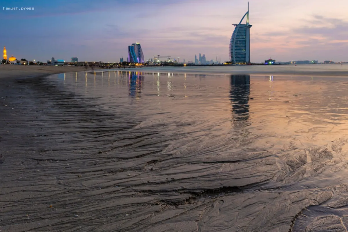 Туристам в ОАЭ предлагают альтернативу загрязнённым пляжам — дикие побережья