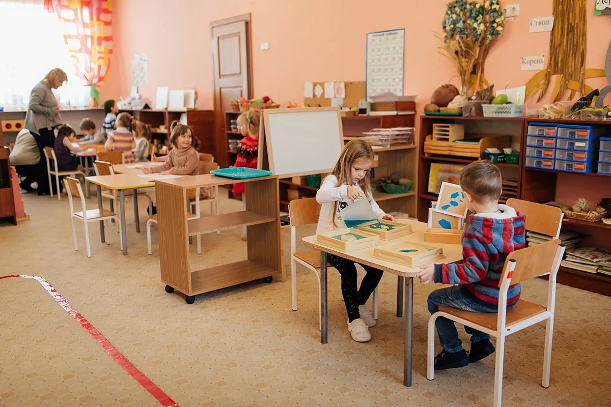 В Мурино дошкольники покинули детский сад через незапертую щель