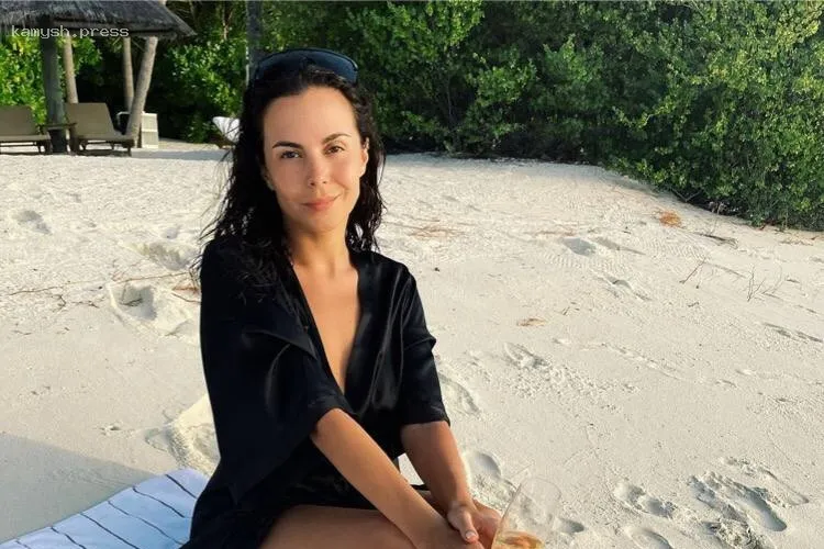 Не все пучком? Покинувшая Россию Настя Каменских снова готова петь на русском