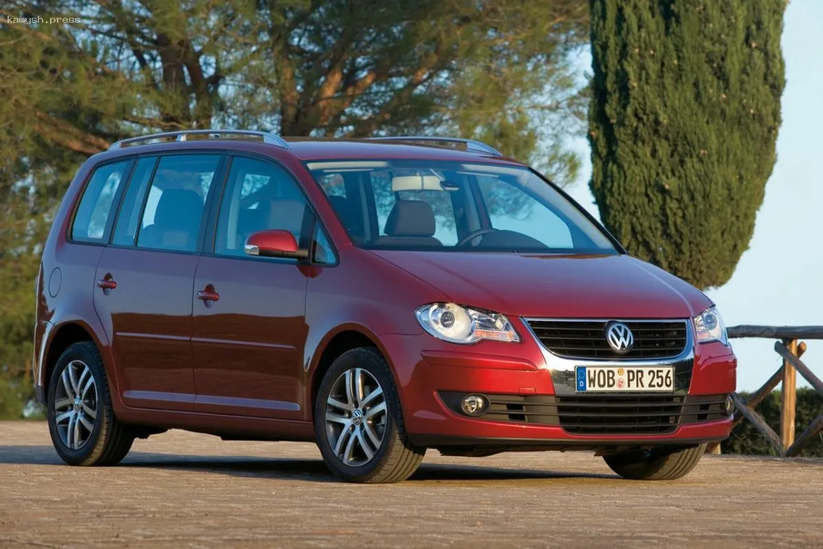 В России вновь стартовали продажи семиместных автомобилей Volkswagen Touran