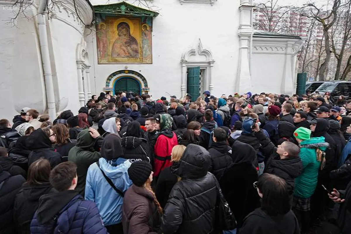 В Москве проходит прощальная церемония в честь рэпера Паши Техника